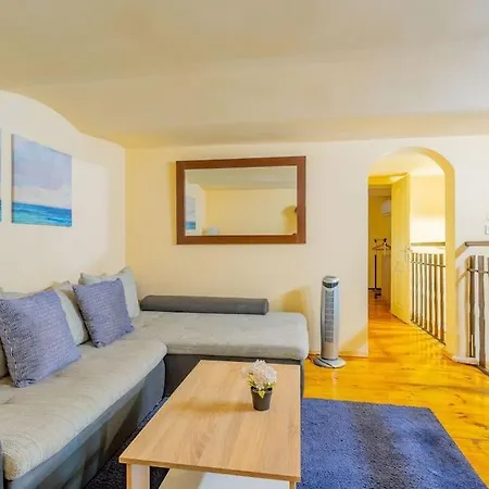 Captain's In Soho Apartment *