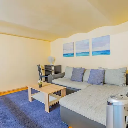 Captain's In Soho Apartment