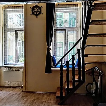 Captain's In Soho Apartment *